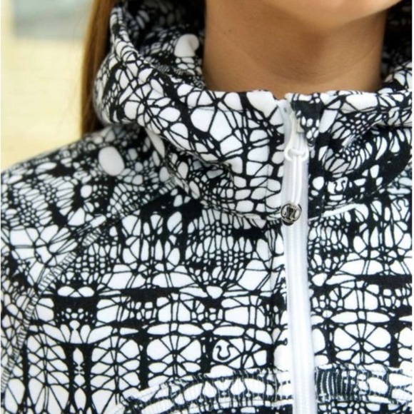 Lululemon Scuba hoodie zipup Nesting Black Bird / Ghost size 4 - Picture 3 of 11